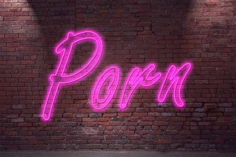 Mar 20, 2019 · L'impact de la pornographie sur les hommes a été étudié, mais on sait peu de choses sur la manière dont elle pourrait affecter les femmes. 